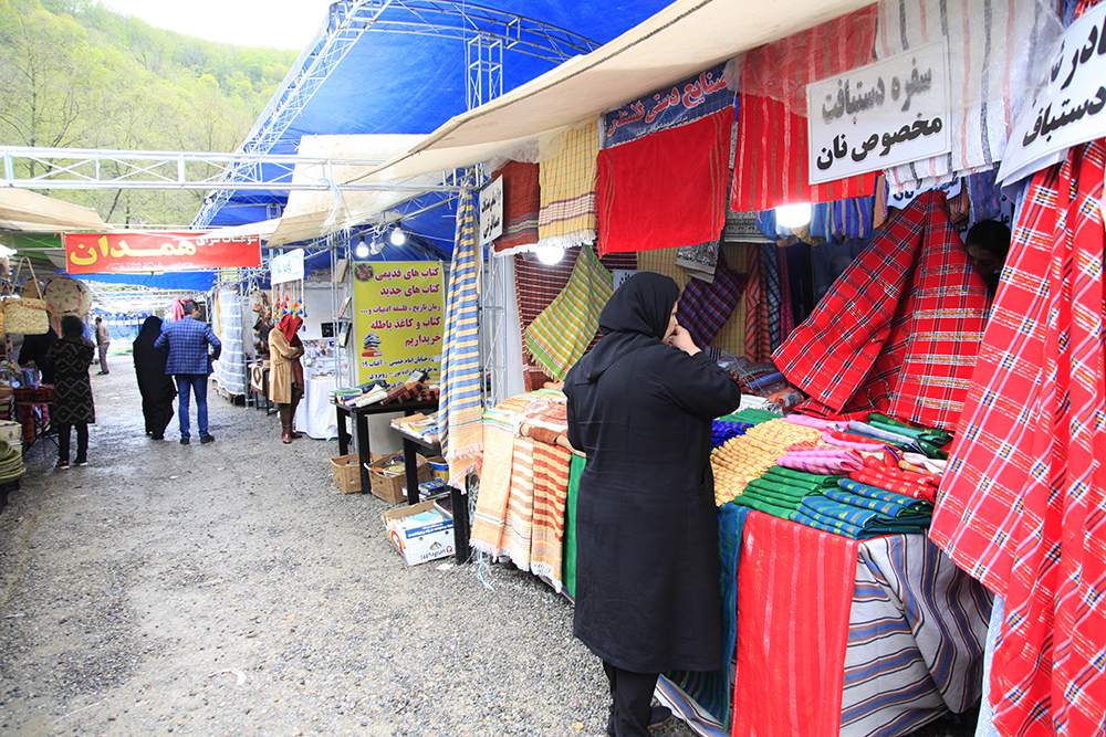 برگزاری کارگاه آموزشی فروش صنایع‌دستی در شهرستان آزادشهر